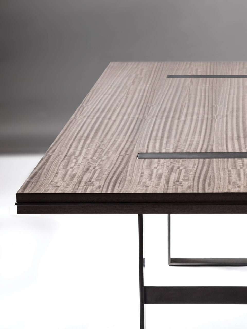 BAGAGLI DINING TABLE