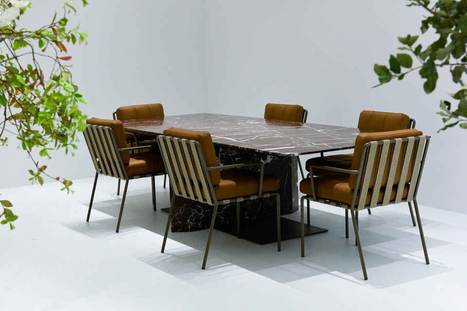 KALENDE DINING TABLE