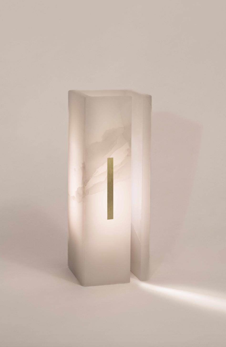 03C PURE WHITE ONYX PETITE LAMP