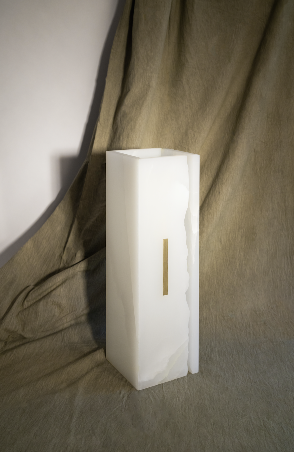 03C PURE WHITE ONYX GRANDE LAMP