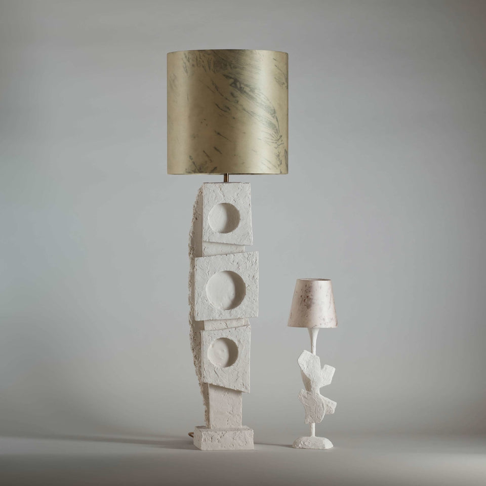 THE ORIGIN WHITE PLASTER TABLE LAMP