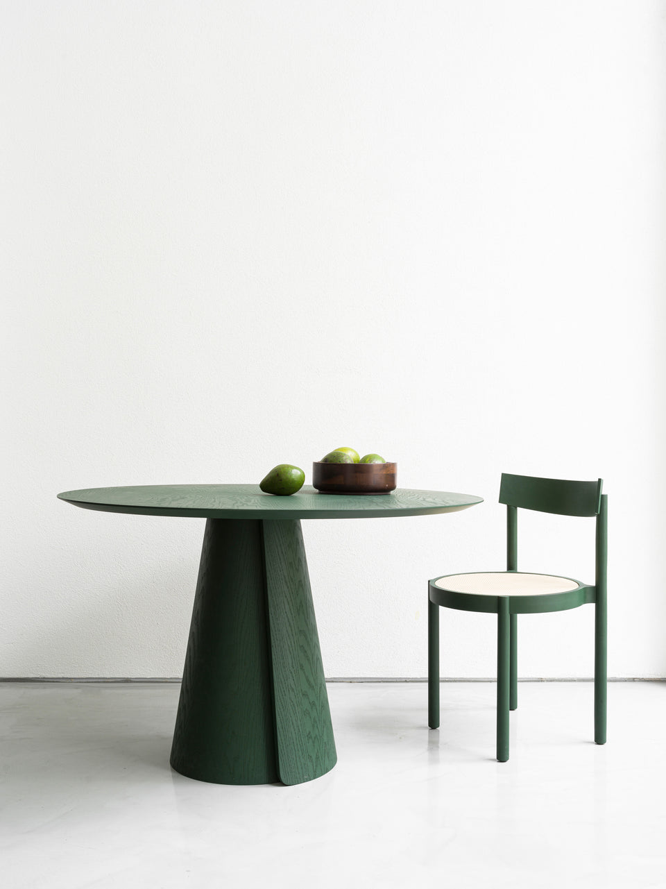 VOLTA DINING TABLE IN LEAF GREEN